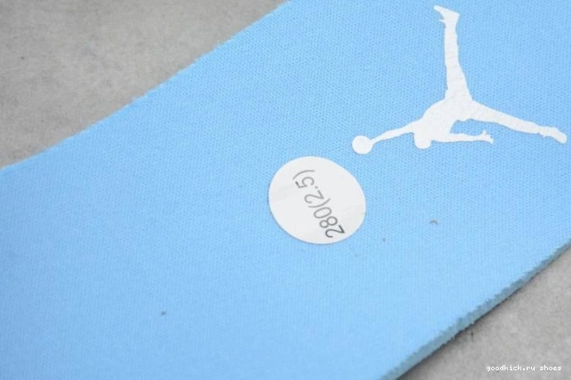 AO9944-441 Jordan Air 1 (W) Low UNC 0719